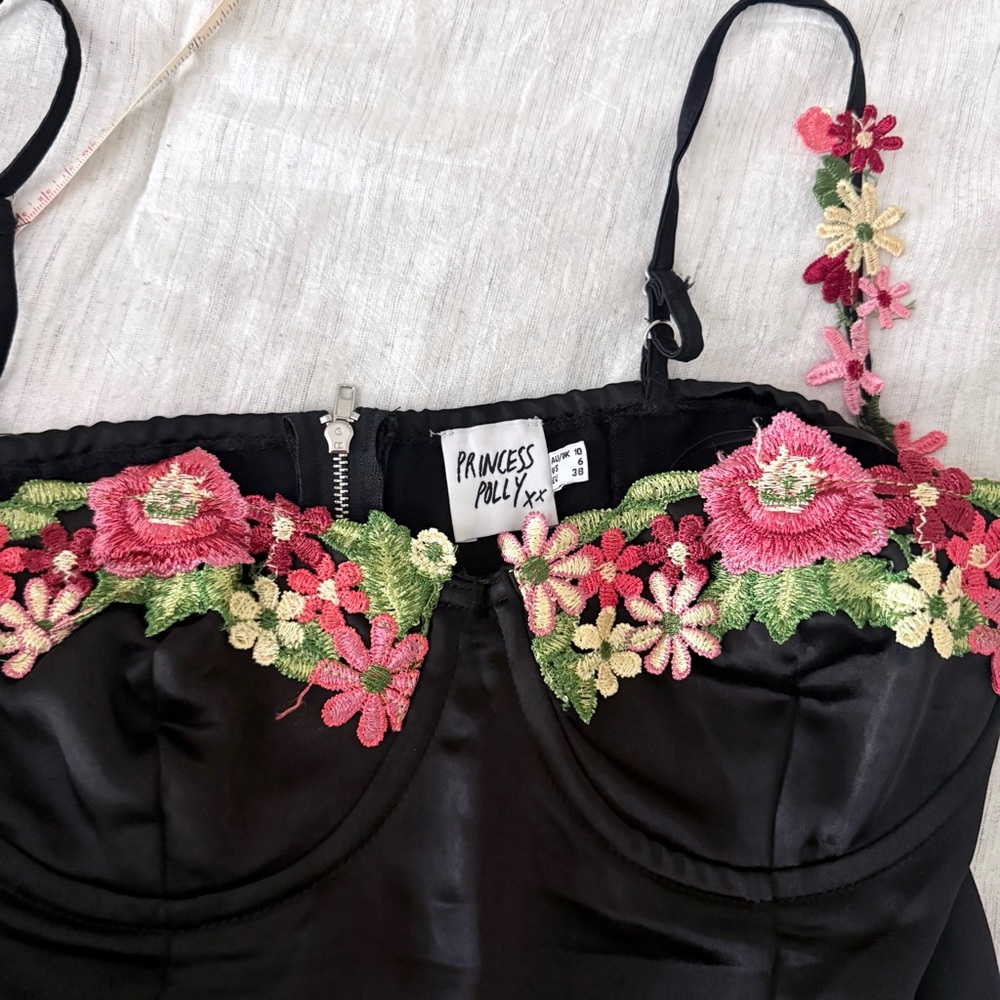 Princess Polly Enchante to Meet You Black Silk Top Size 6 - Picture 3 of 8